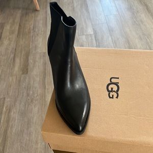 Black chunky her ankle boots